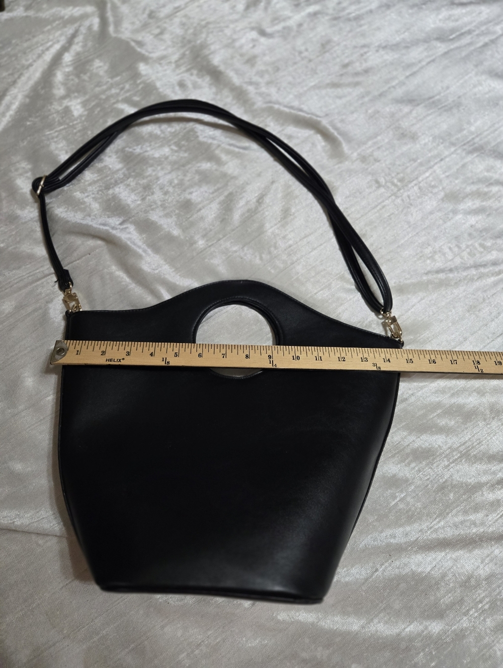 A New Day Tote Bag With Magnetic Closures EUC! - Picture 3 of 6